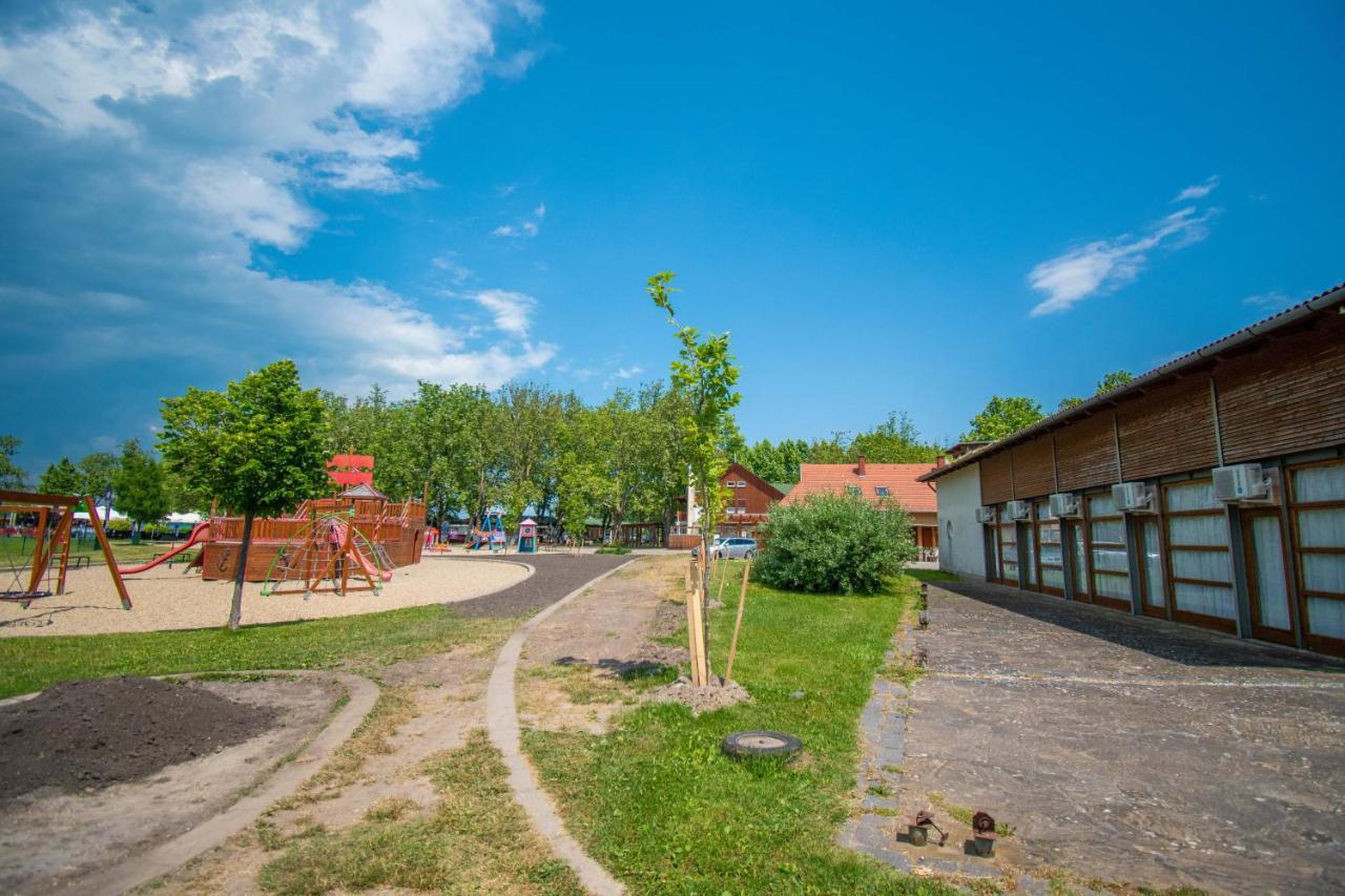 Beach Hostel Balatonboglar *