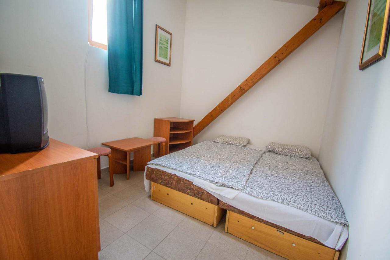 Beach Hostel Balatonboglar * Балатонбоглар