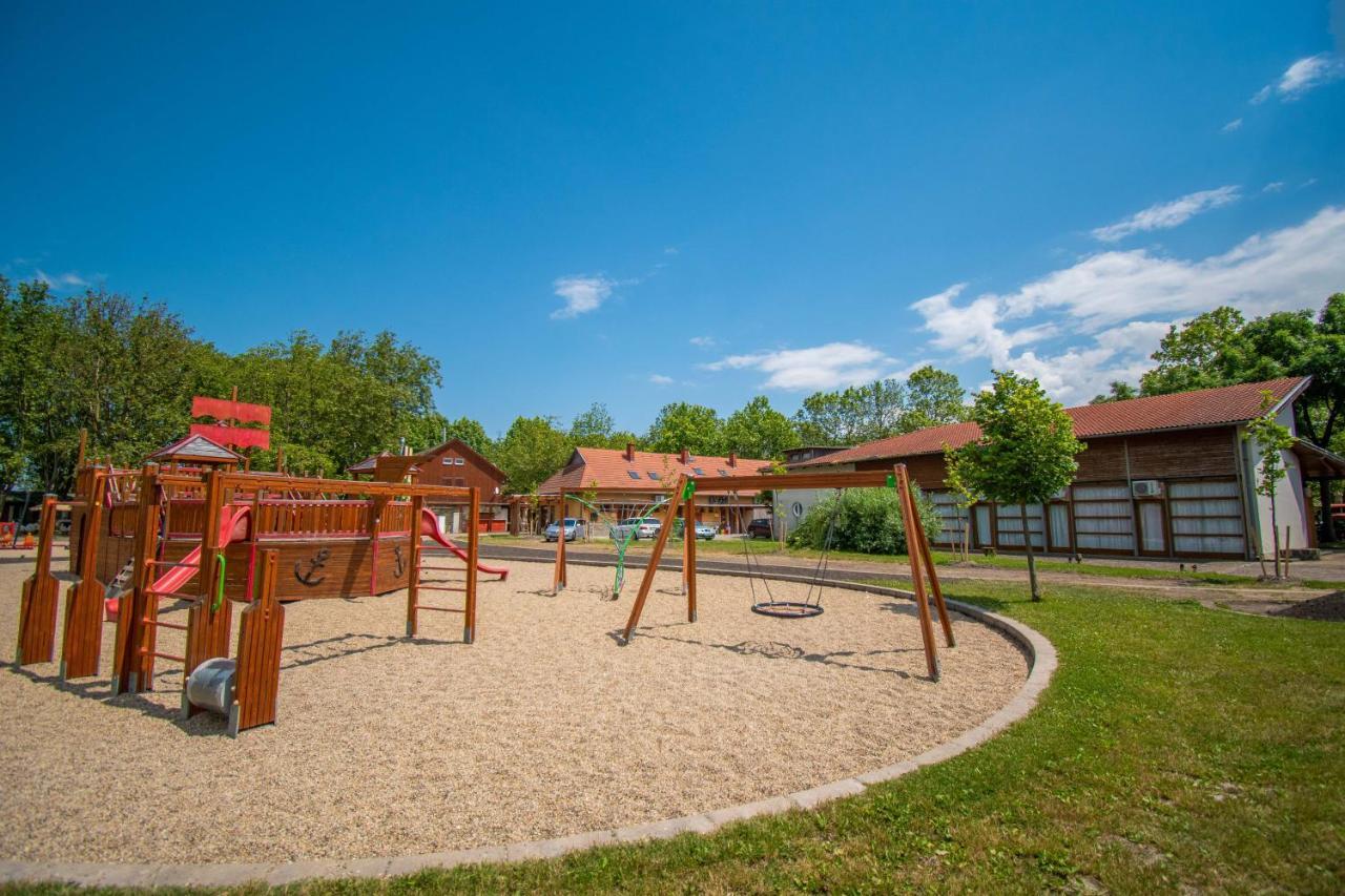 Aparthotel Beach Hostel Balatonboglar *
