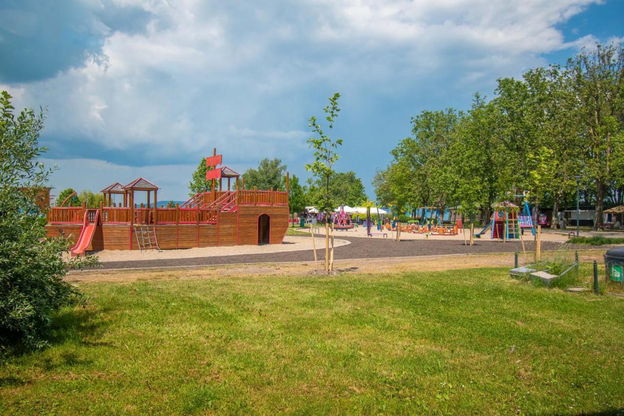 Beach Hostel Balatonboglar *