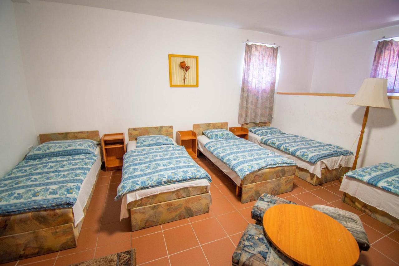 Beach Hostel Balatonboglar *
